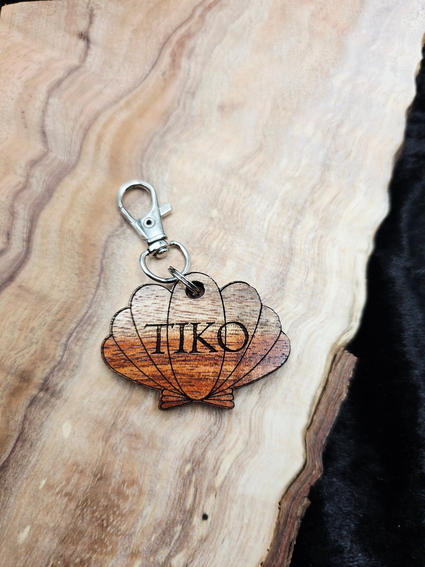 Custom Koa Wood Pet Tag – Personalized Engraved Shell-Shaped Pet Tag